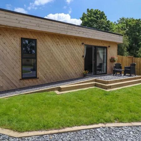 North Wales Eco Lodges Ruthin Bagian luar foto