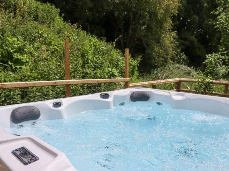 North Wales Eco Lodges Ruthin Bagian luar foto