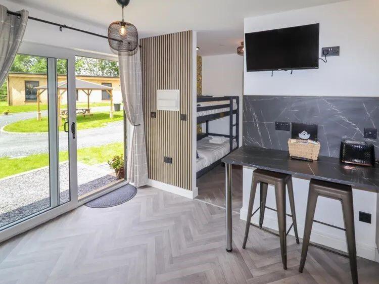 North Wales Eco Lodges Ruthin Bagian luar foto