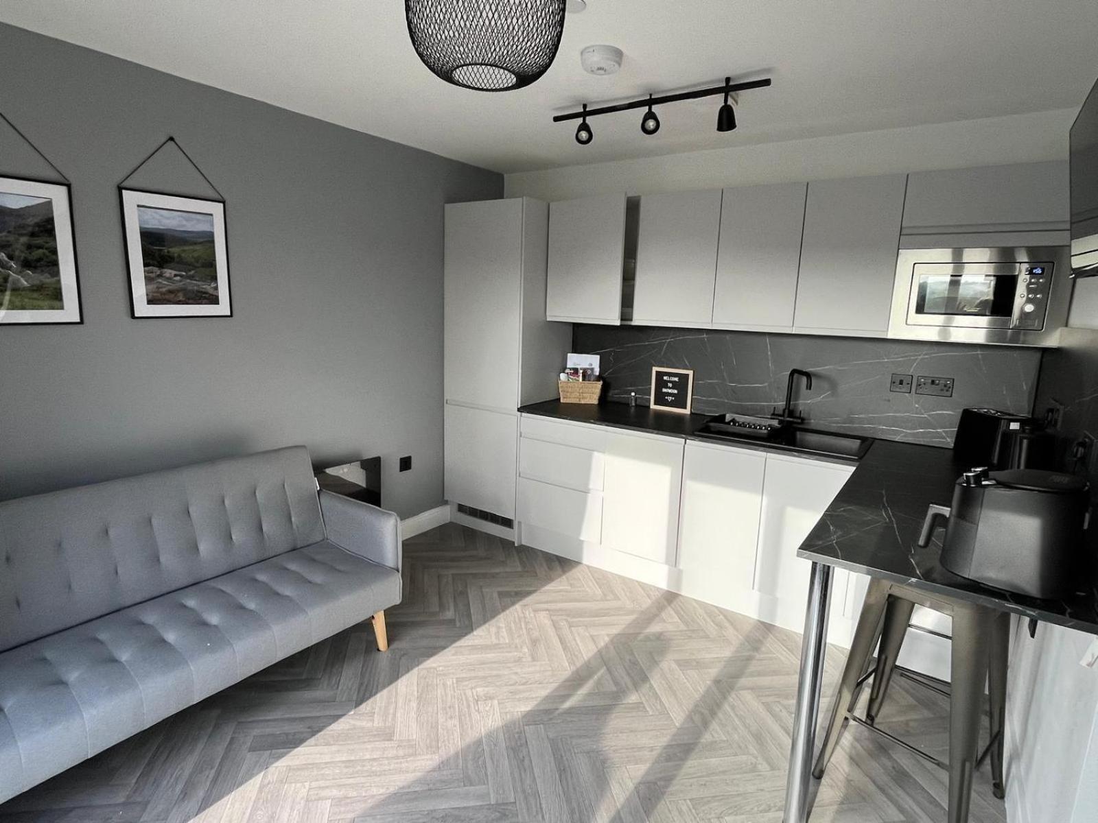 North Wales Eco Lodges Ruthin Bagian luar foto
