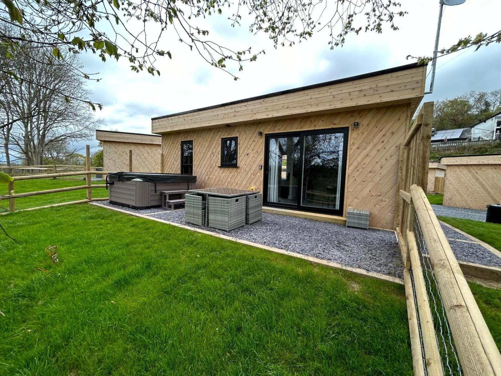 North Wales Eco Lodges Ruthin Bagian luar foto