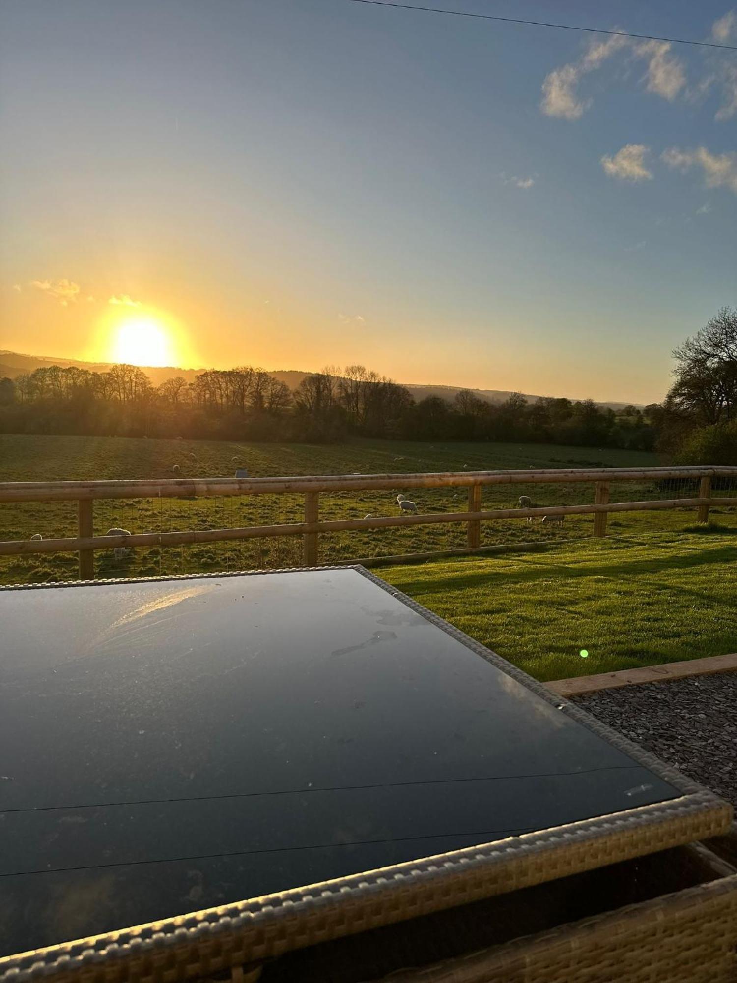 North Wales Eco Lodges Ruthin Bagian luar foto