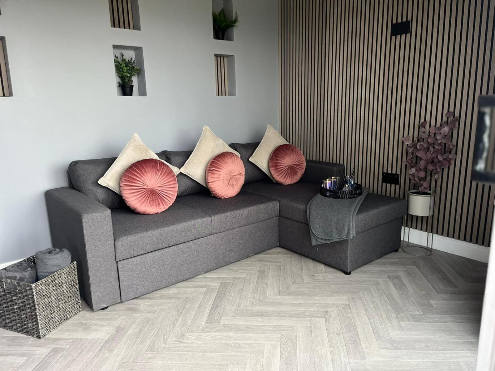 North Wales Eco Lodges Ruthin Bagian luar foto