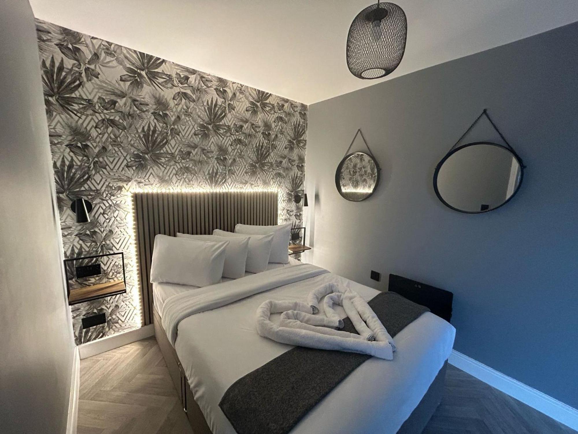 North Wales Eco Lodges Ruthin Bagian luar foto